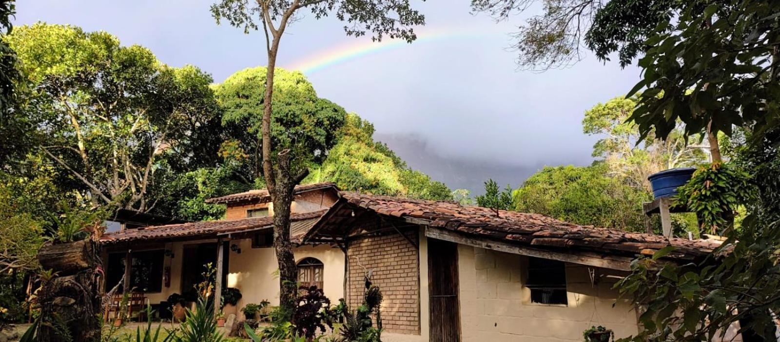 Hospedaria Quintal Dos Sonhos ヴァレ・ド・カパオン エクステリア 写真